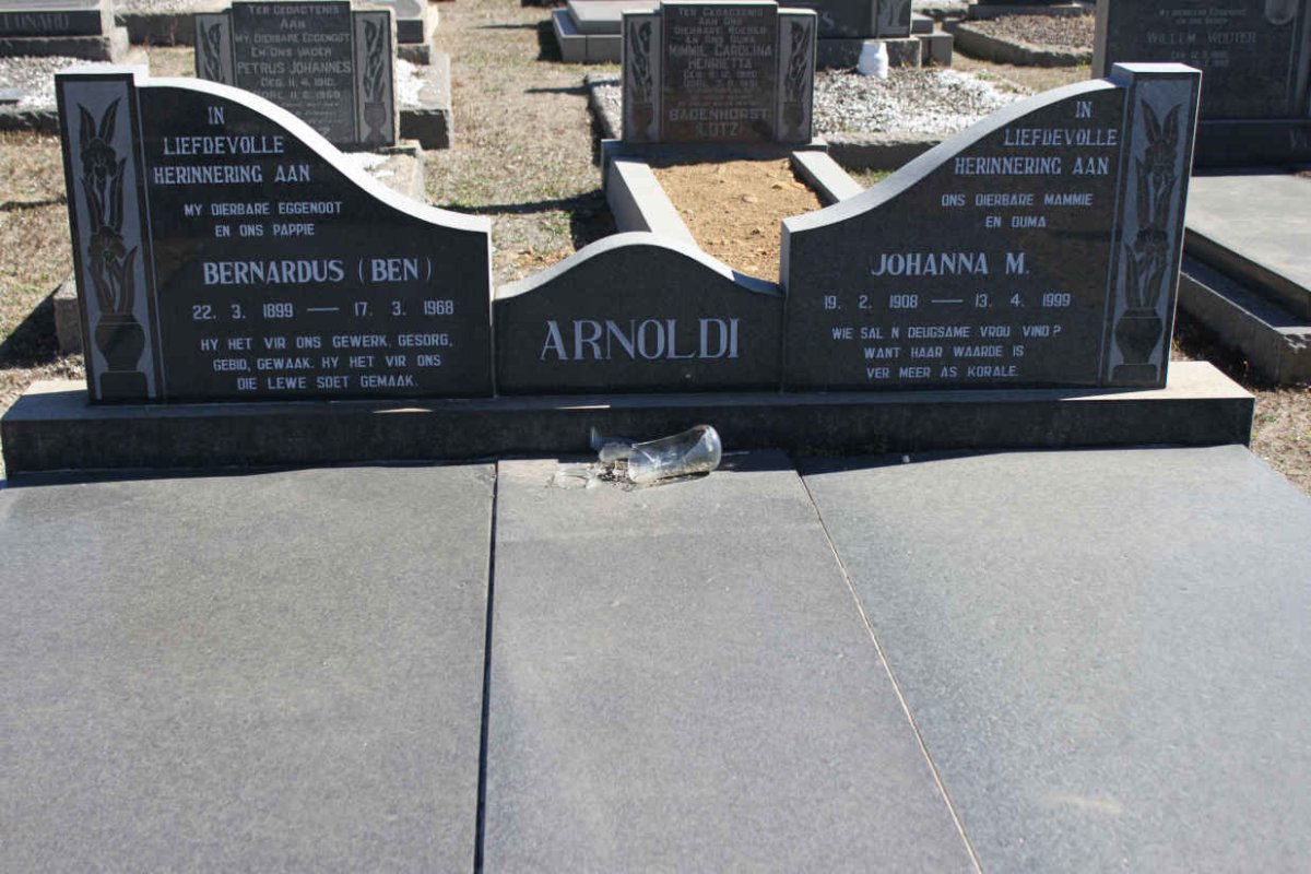 ARNOLDI Bernardus 1899-1968 &amp; Johanna M. 1908-1999