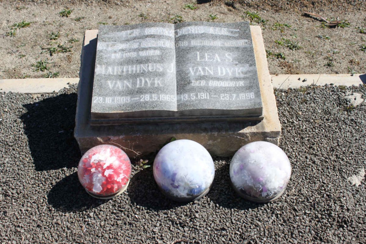 DYK Marthinus, van 1903-1965 &amp; Lea S. BROODRYK 1911-1996