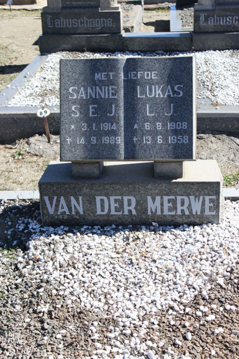 MERWE Lukas J., van der 1908-1958 &amp; Sannie E.J. 1914-1989