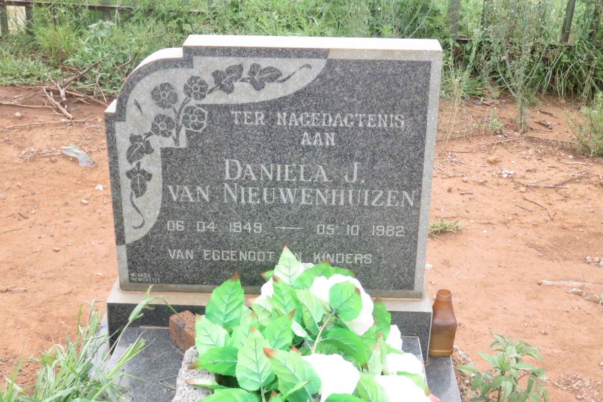 NIEUWENHUIZEN Daniela, J. van 1949-1982