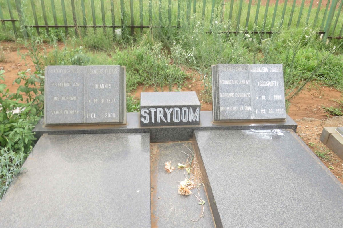 STRYDOM Cornelis Floris Johannes 1907-2000 &amp; Magdalena Cornelia COCKROFT 1908-1982