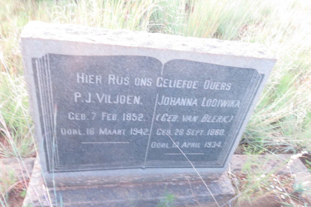 VILJOEN P.J. 1852-1942 &amp; Johanna Lodiwika nee VAN BLERK 1860-1934