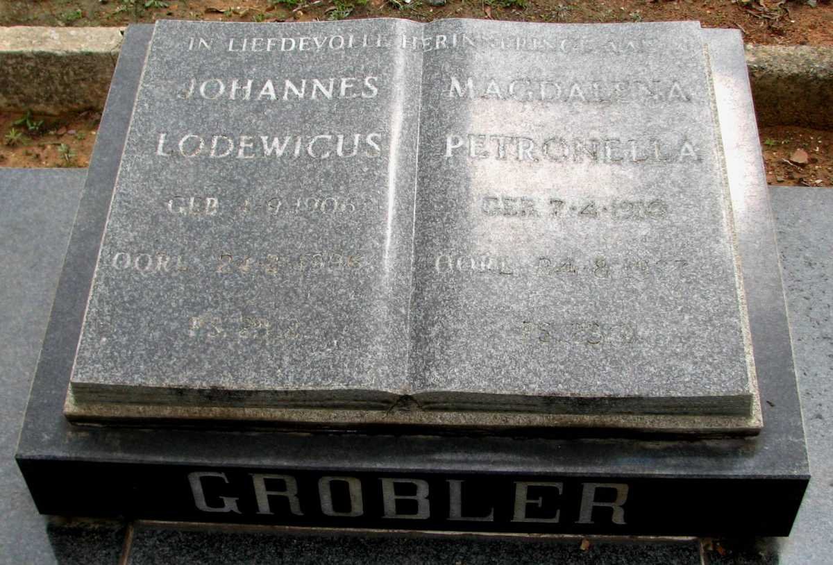 GROBLER Johannes Lodewicus 1906- &amp; Petronella 1910-