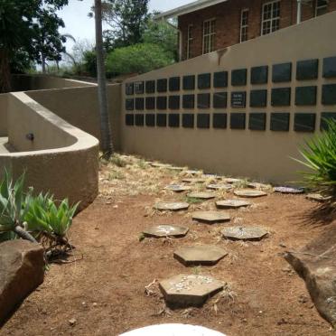 Mpumalanga, BARBERTON, Hervormde Kerk, Muur van Herinnering