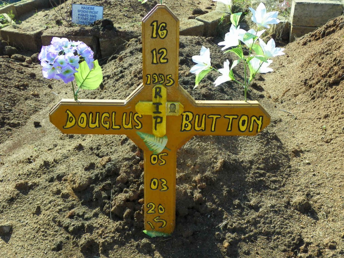 BUTTON Douglas 1995-2015