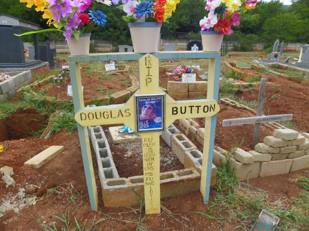 BUTTON Douglas 1995-2015