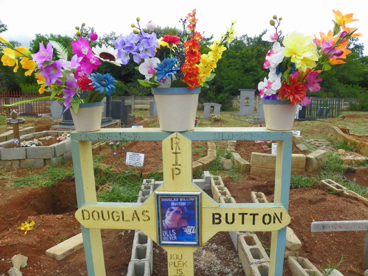 BUTTON Douglas 1995-2015
