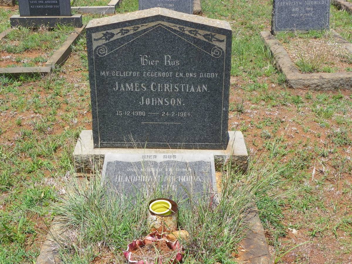 JOHNSON James Christiaan 1900-1964 &amp; Hendrina Barendina HILLS 1911-19?6