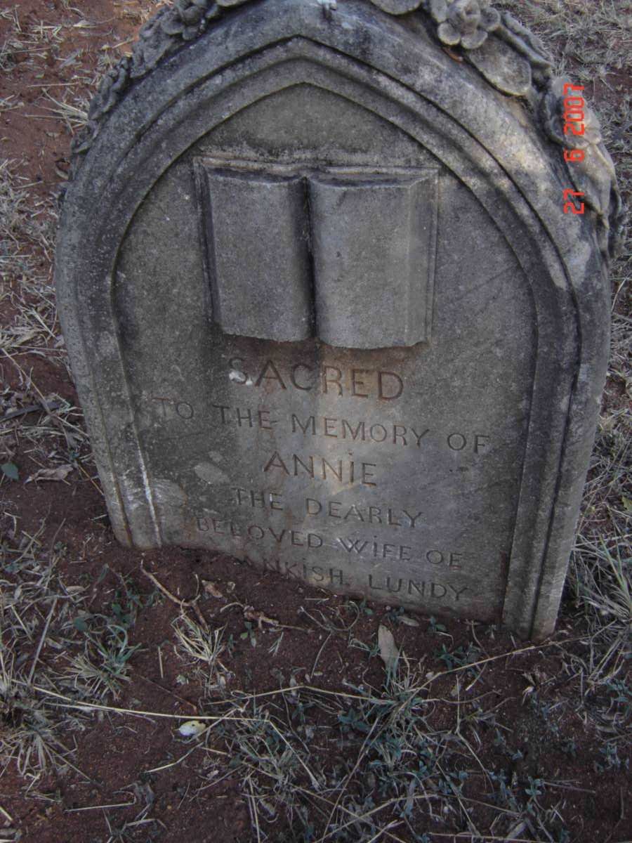 LUNDY Annie