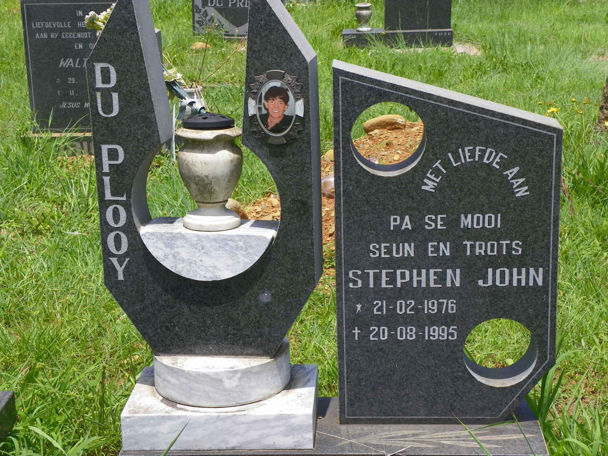 PLOOY Stephen John, du 1976-1995