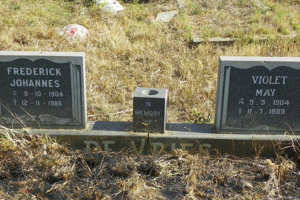 VRIES Frederick Johannes, de 1904-1986 &amp; Violet May 1904-1989