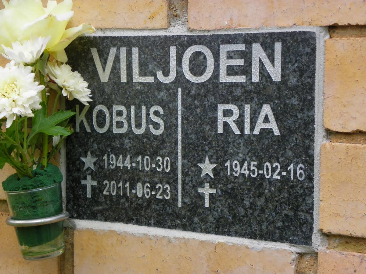 VILJOEN Kobus 1944-2011 &amp; Ria 1945-