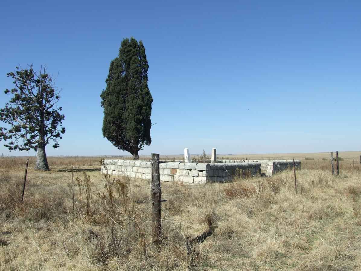 2. Entrance to the cemetery