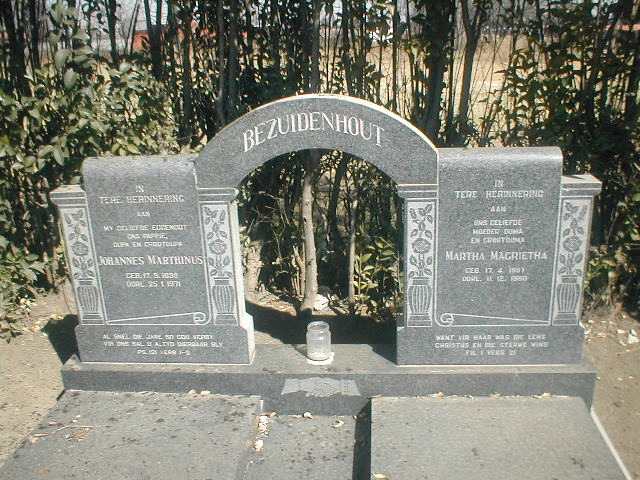 1BEZUIDENHOUT Johannes Marthinus 18??-1971 &amp; Martha Magrietha 1???-1990