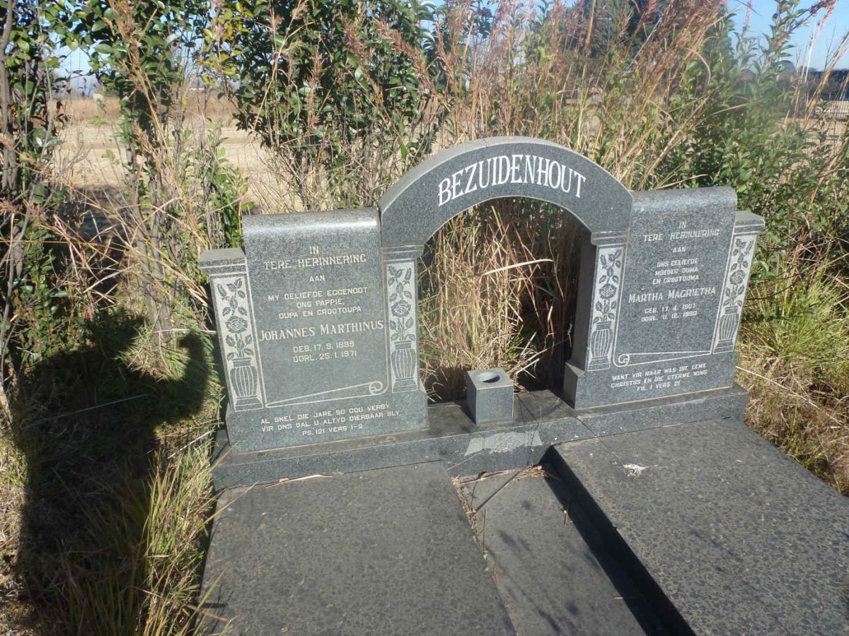 BEZUIDENHOUT Johannes Marthinus 1899-1971 & Martha Magrietha 1907-1990