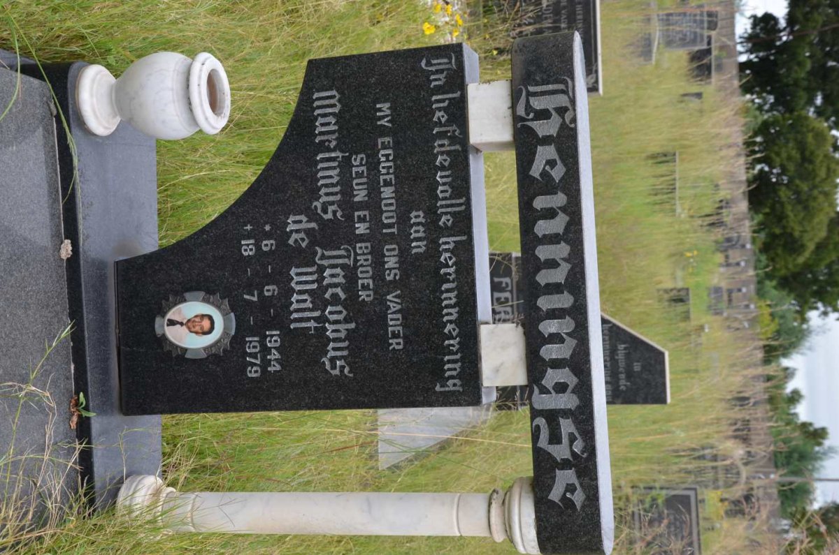 HENNINGSE Martinus Jacobus De Walt 1944-1979