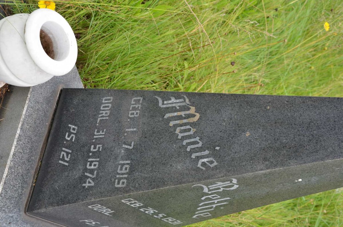MERWE Manie, van der 1919-1974 &amp; Bettie 1931-