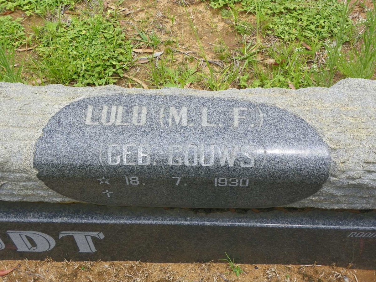 NIEUWOUDT B.J. 1925-2002 &amp; M.L.F. GOUWS 1930-