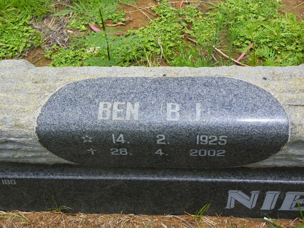 NIEUWOUDT B.J. 1925-2002 &amp; M.L.F. GOUWS 1930-