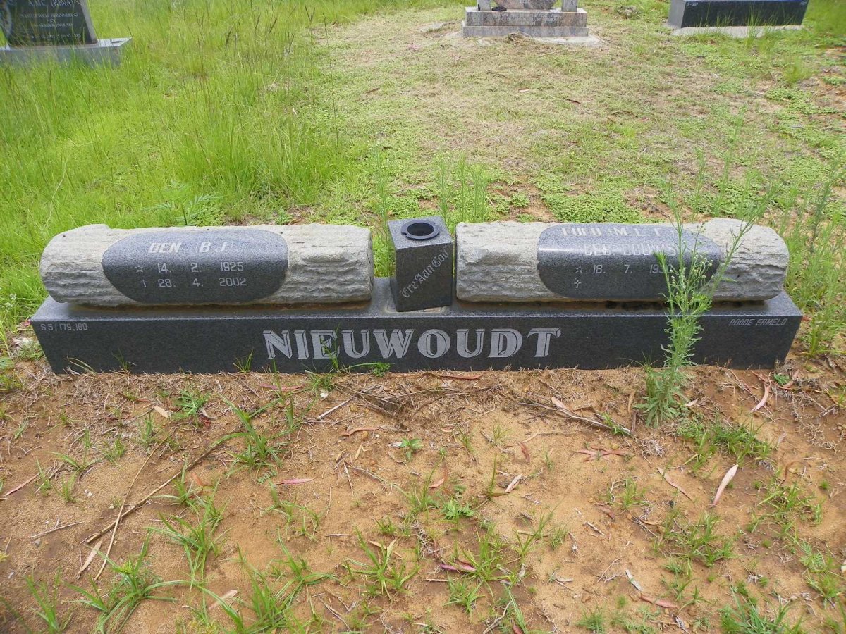 NIEUWOUDT B.J. 1925-2002 &amp; M.L.F. GOUWS 1930-