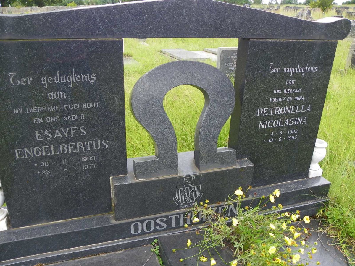 OOSTHUIZEN Esayes Engelbertus 1903-1977 &amp; Petronella Nicolasina 1908-1995