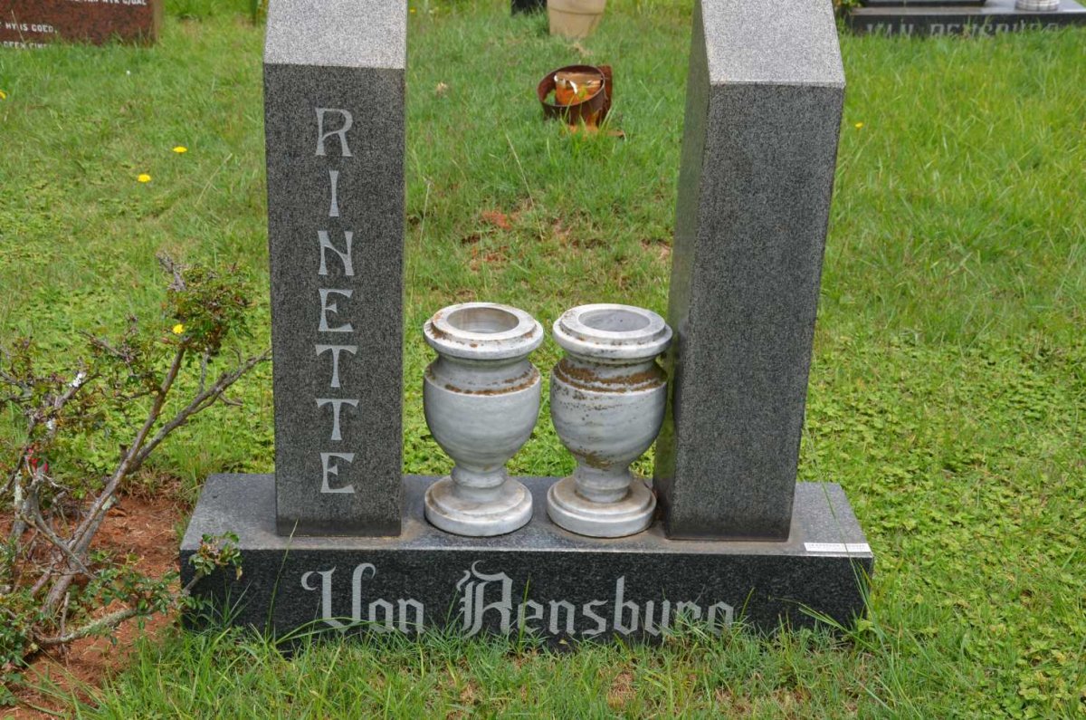 RENSBURG Rinette, van