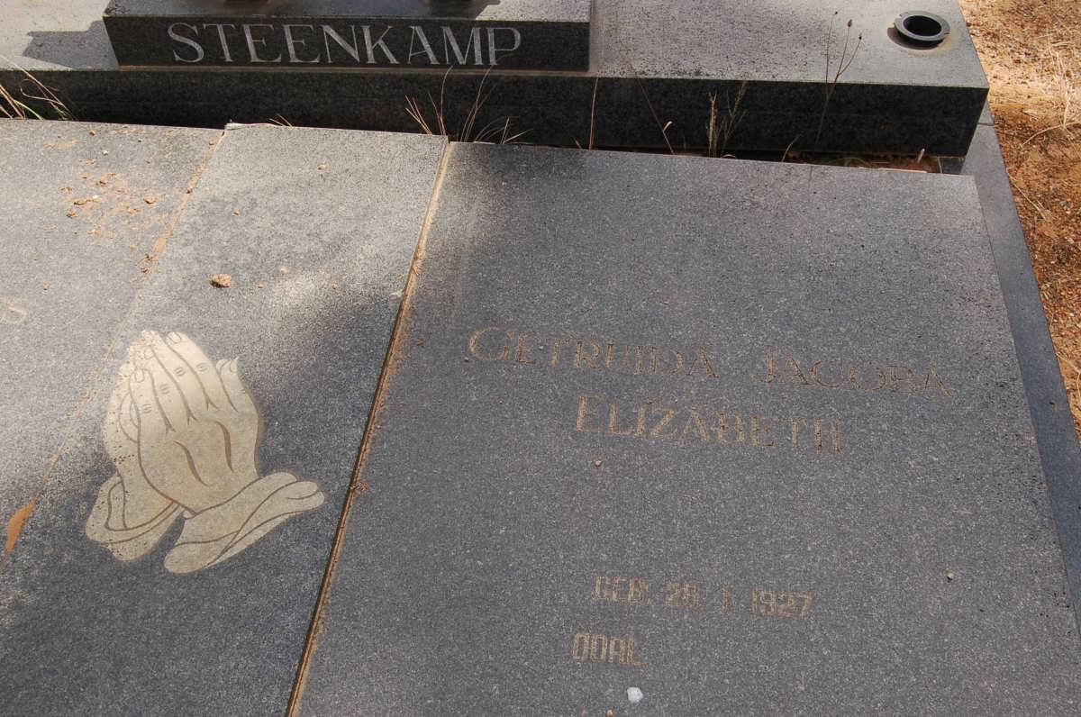 STEENKAMP Gertruida Jacoba Elizabeth 1927-