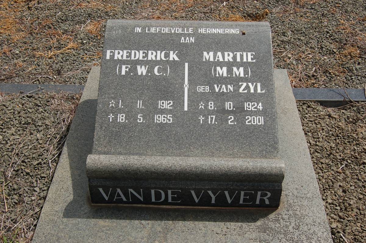 VYVER F.W.C., van der 1912-1965 &amp; M.M. VAN ZYL 1924-2001