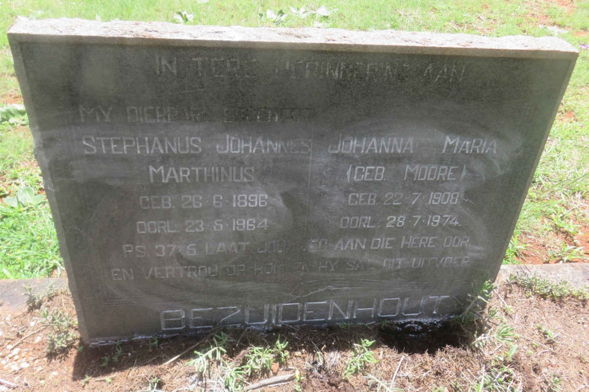 BEZUIDENHOUT Stephanus Johannes Marthinus 1896-1964 &amp; Johanna Maria MOORE 1908-1974