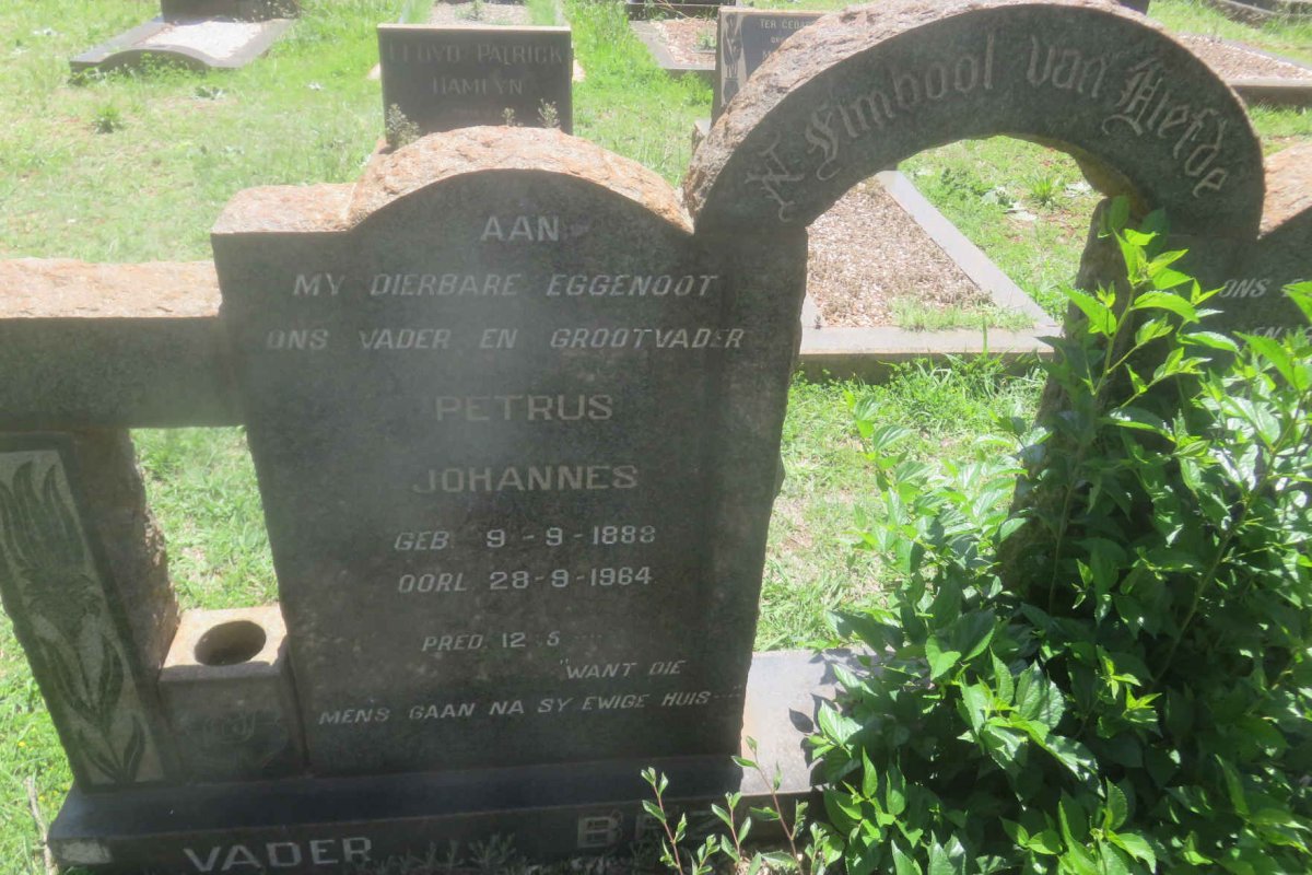BEZUIDENHOUT Petrus Johannes 1888-1964 & Elizabeth Wilhelmina V.D. WALT 1895-1978 _1