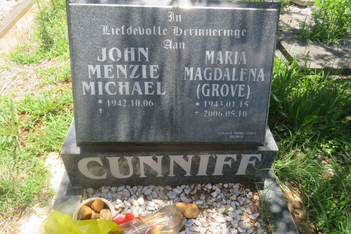 CUNNIFF John Menzie Michael 1942- &amp; Maria Magdalena GROVE 1943-2006