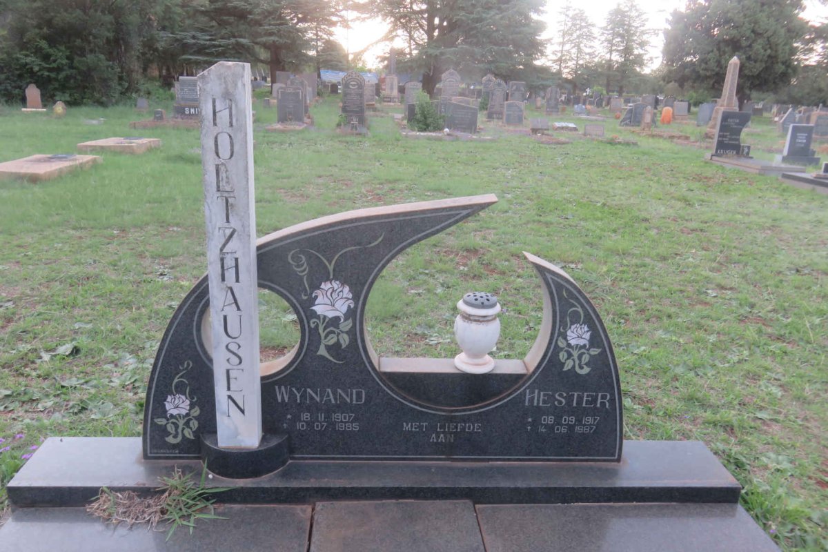 HOLTZHAUSEN Wynand 1907-1985 & Hester 1917-1987