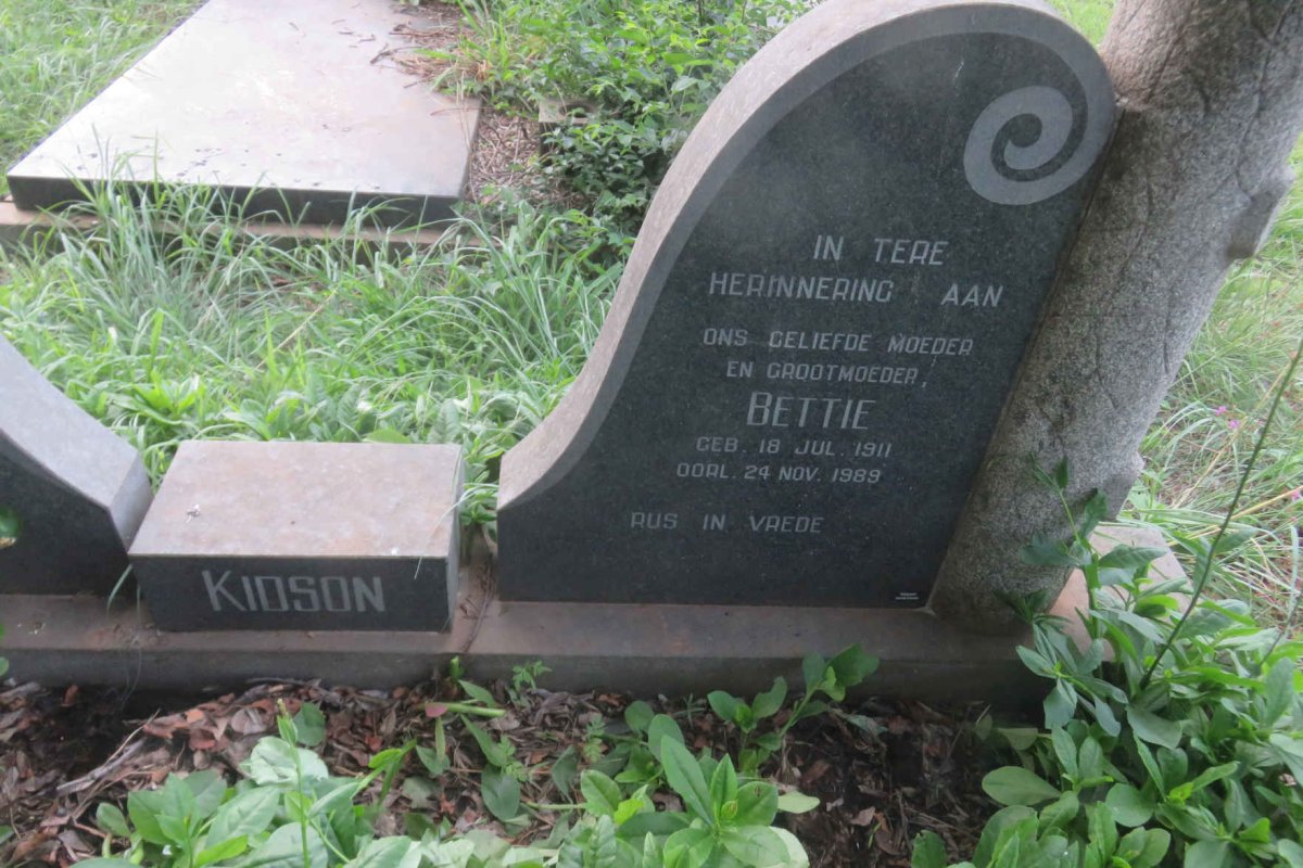 KIDSON Jan 1907-1983 &amp; Bettie 1911-1989