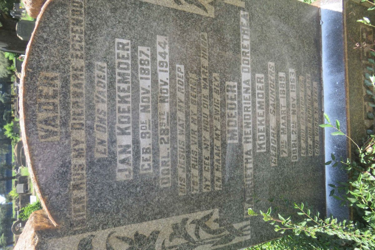 KOEKEMOER Jan 1887-1944 &amp; Magrietha Hendriena Dorethea SAUNDERS 1889-1963