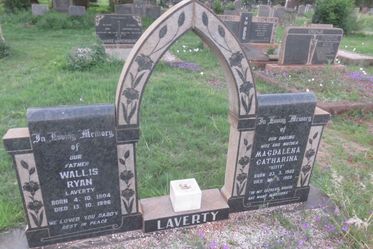 LAVERTY Wallis Ryan 1904-1996 &amp; Magdalena Catharina 1902-1960