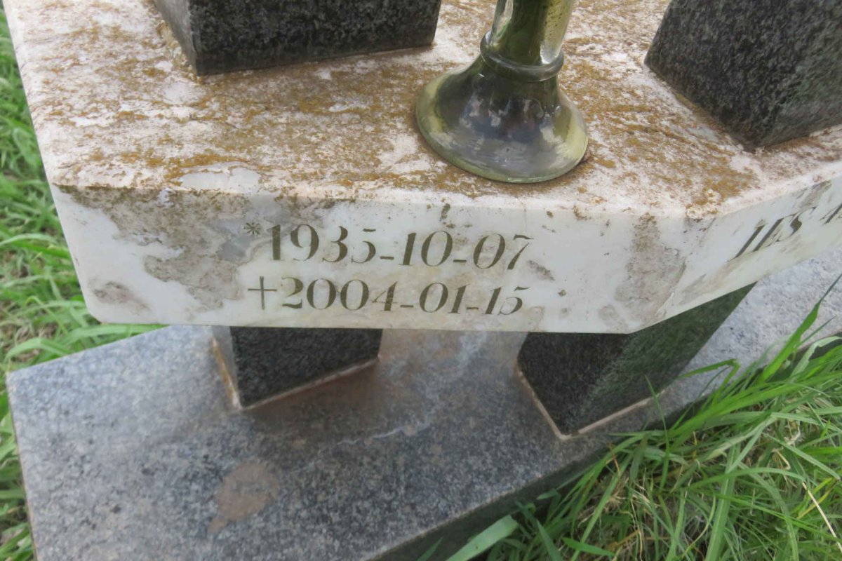 MARE Barry 1935-2004 &amp; Hilda 1940-