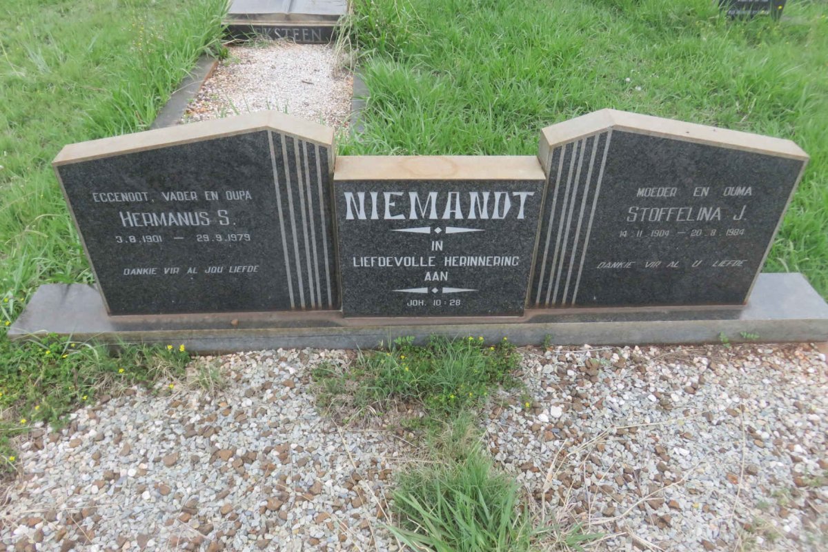 NIEMANDT Hermanus S. 1901-1979 &amp; Stoffelina J. 1904-1984