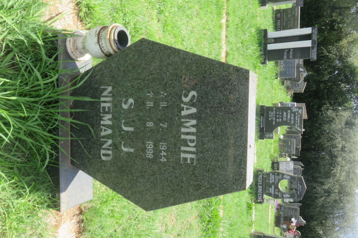 NIEMAND S.J.J. 1944-1998