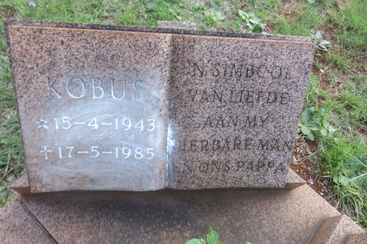 OOSTHUYZEN Kobus 1943-1985