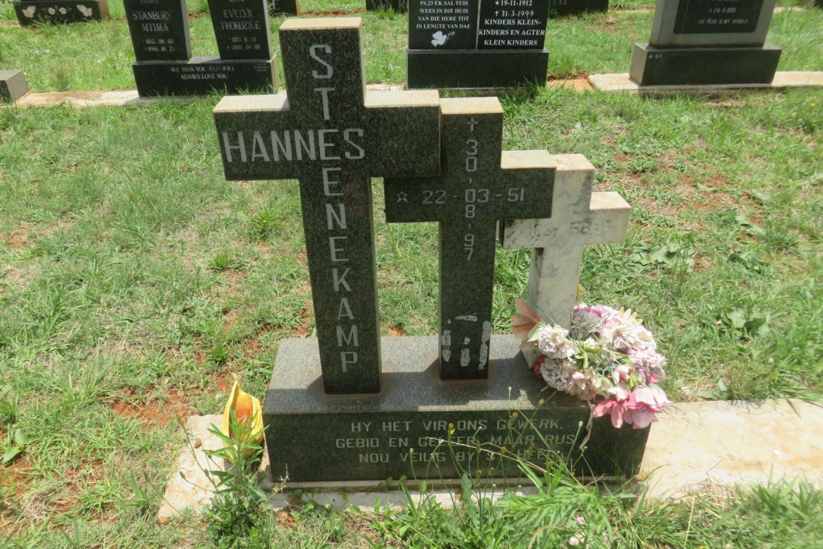 STEENEKAMP Hannes 1951-1997