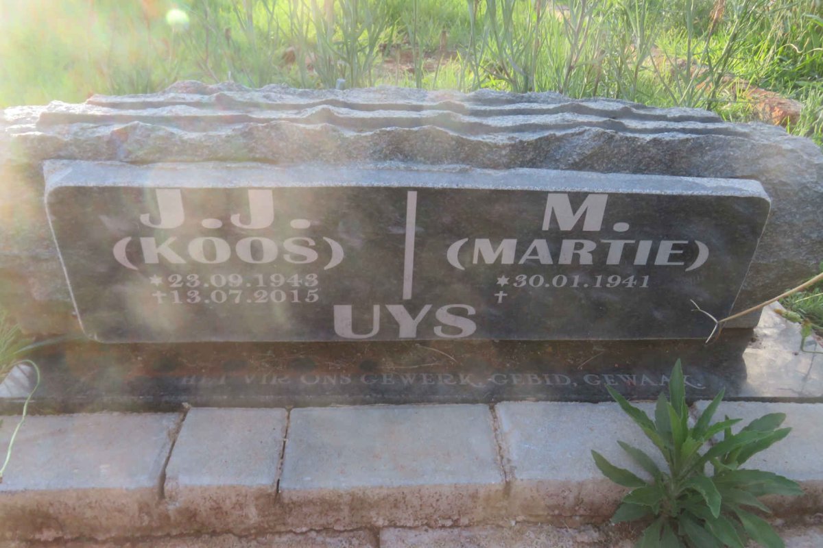 UYS J.J. 1943-2015 &amp; M. 1941-