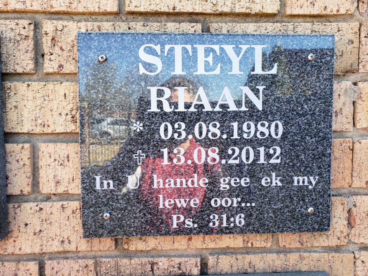 STEYL Riaan 1980-2012