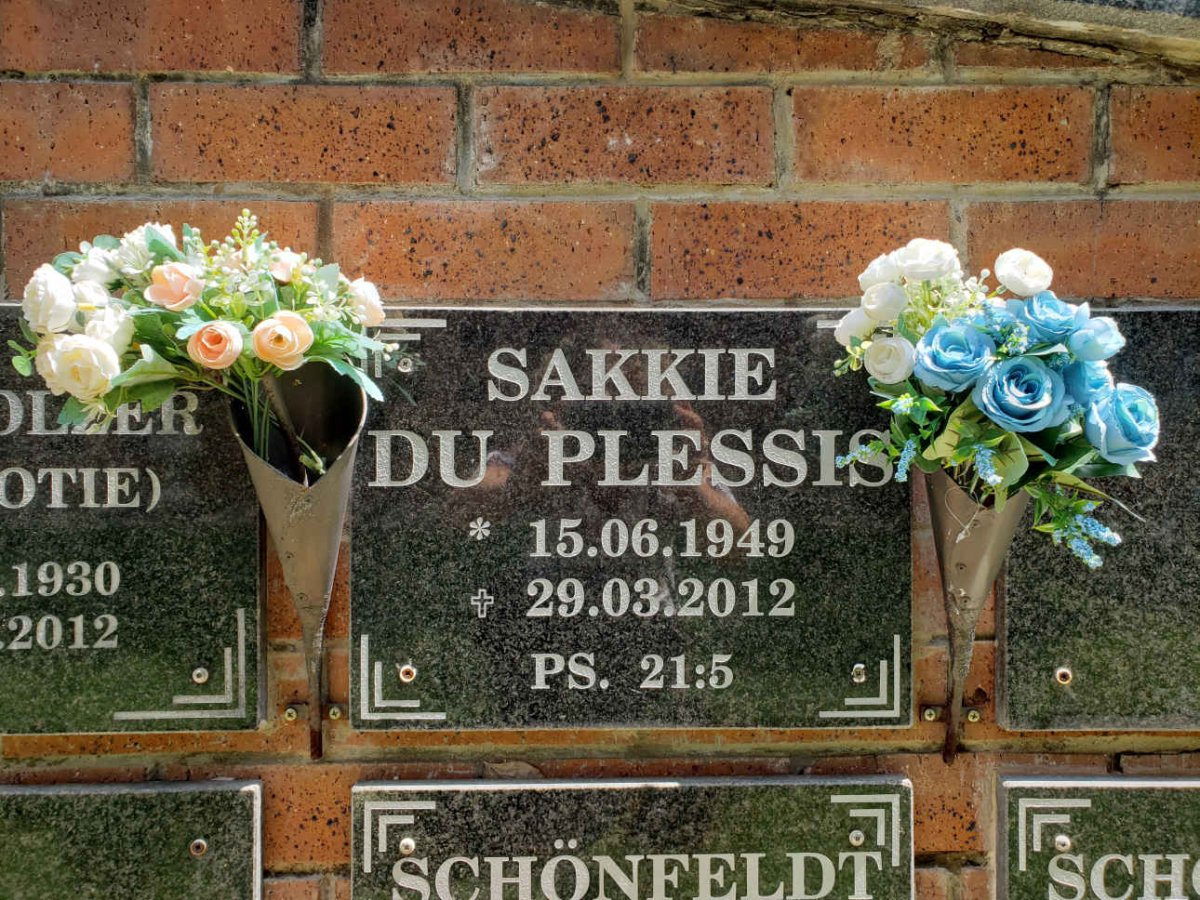 PLESSIS Sakkie, du 1949-2012