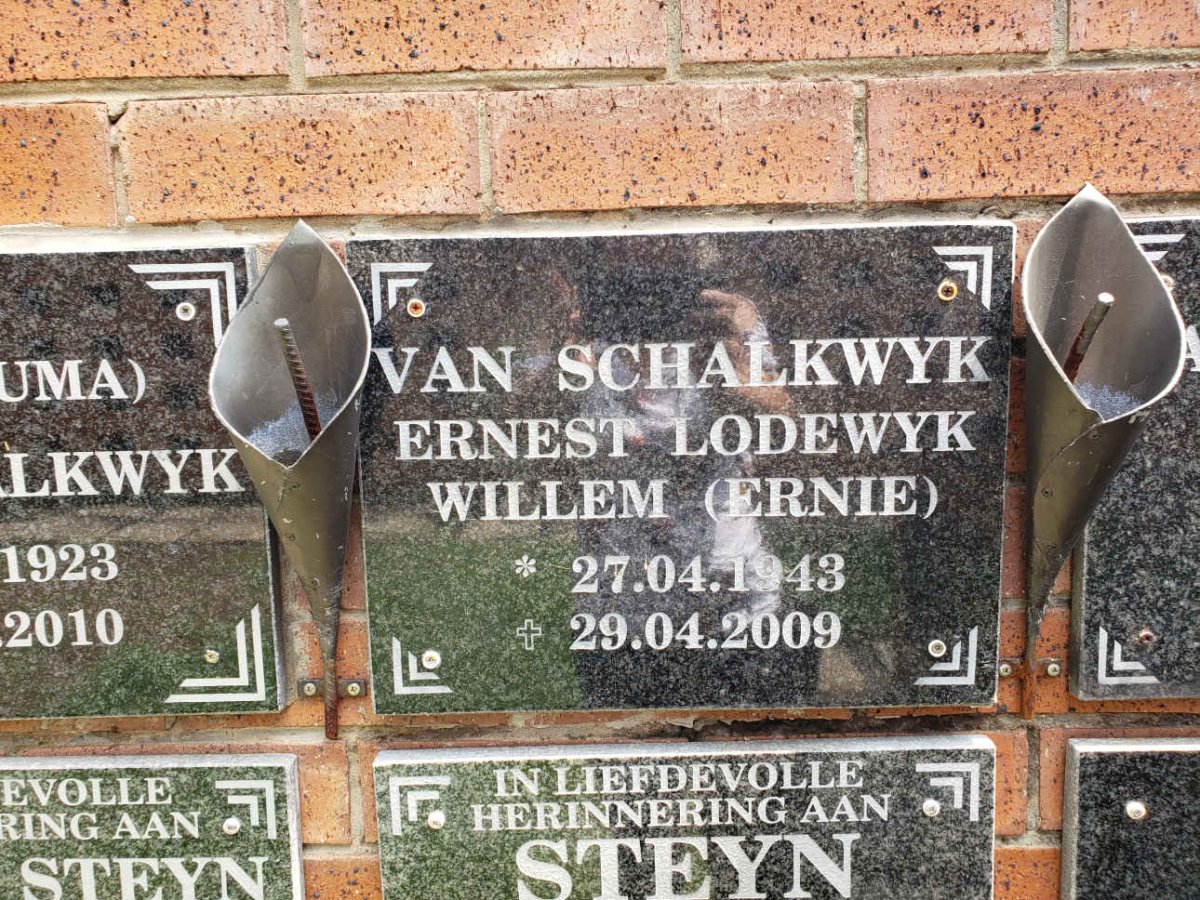 SCHALKWYK Ernest Lodewyk Willem, van 1943-2009