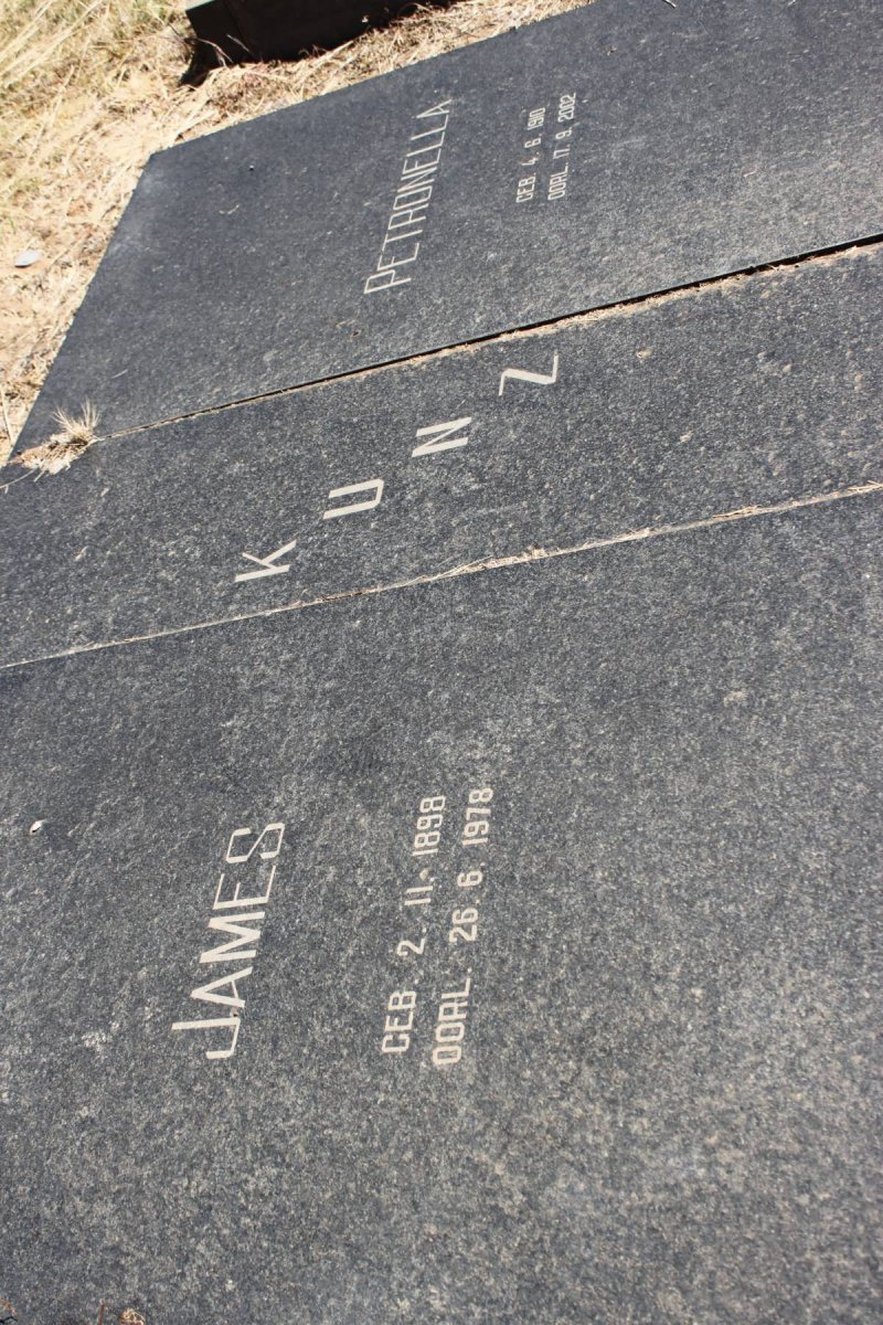 KUNZ James 1898-1978 &amp; Petronella 1920-2002