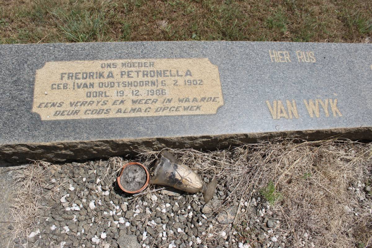 WYK Fredrika Petronella, van geb VAN OUDTSHOORN -1986