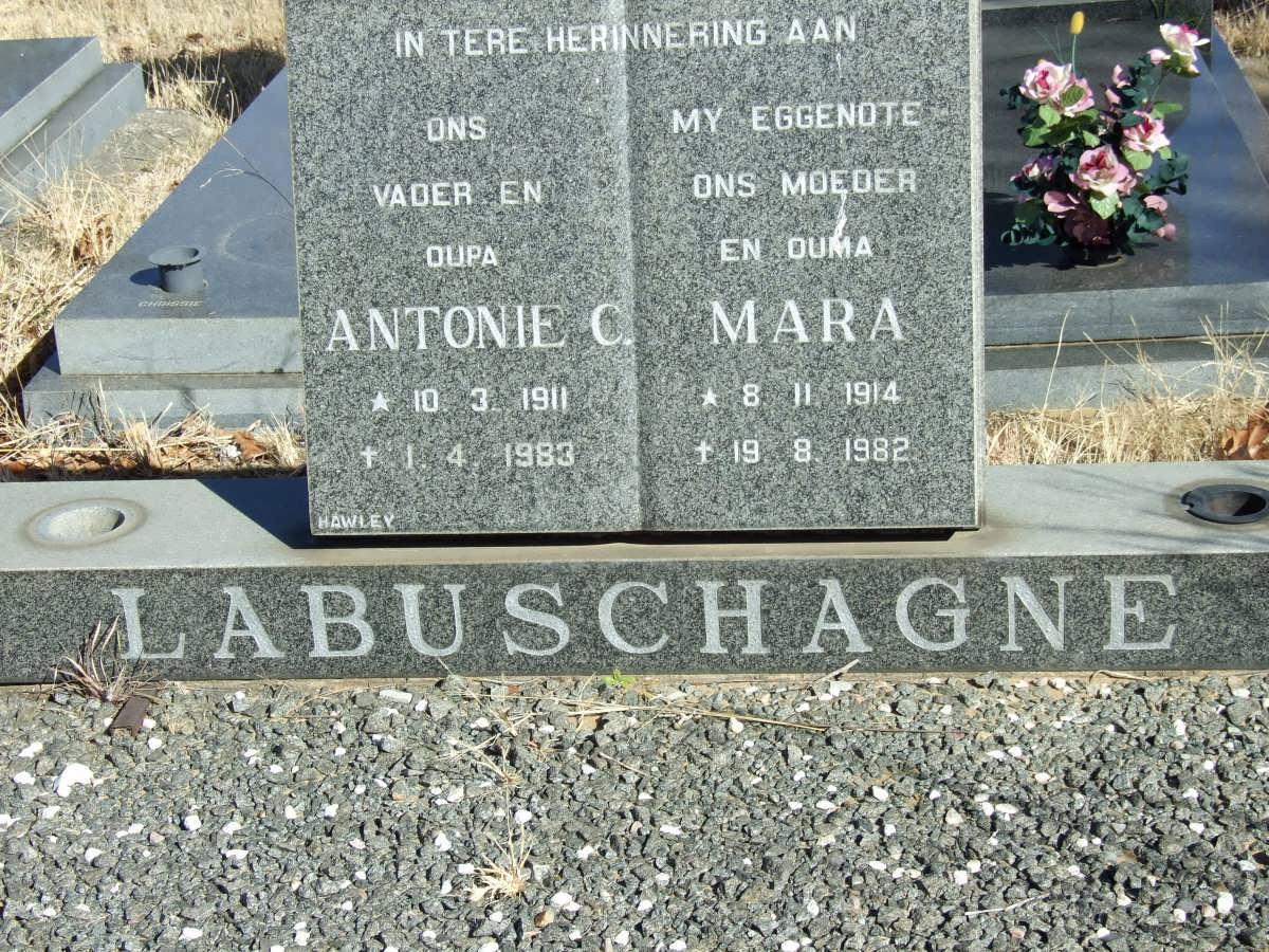 LABUSCHAGNE Antonie C. 1911-1983 &amp; Mara 1914-1982