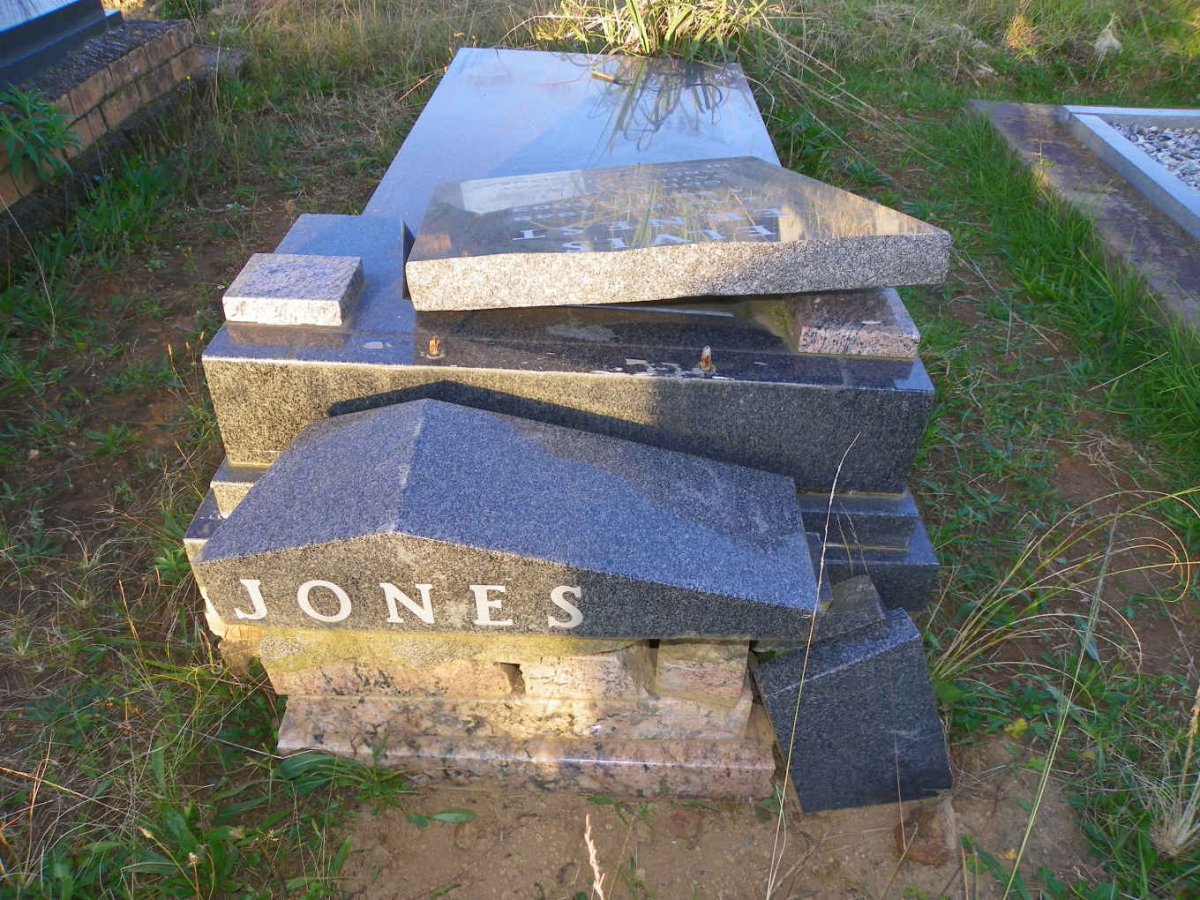 JONES Elvis Ernest 1948-2003 _2