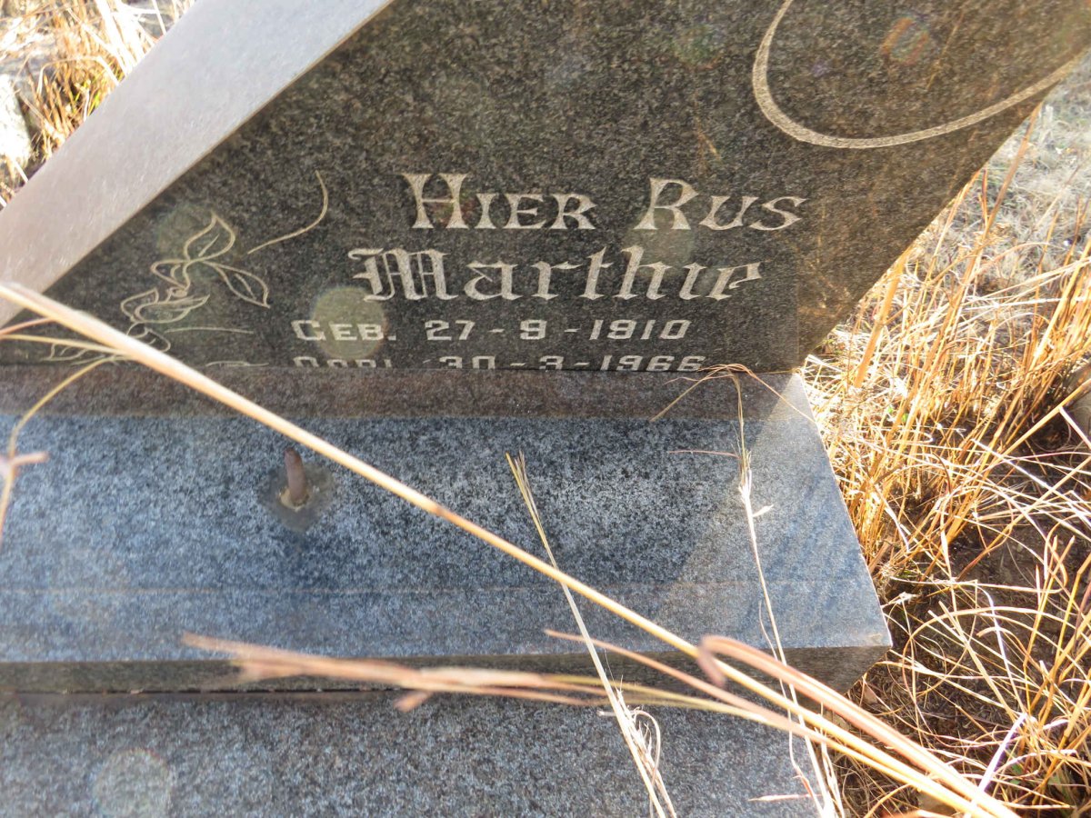 ? Lukas 1905-1971 & Marthie 1910-1966_2