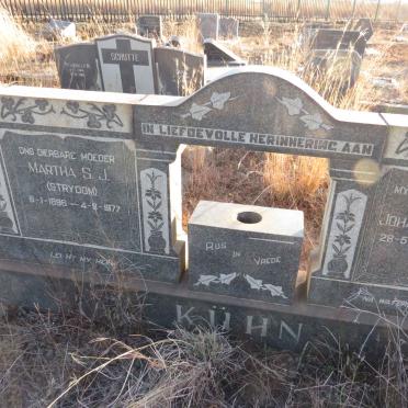 KUHN Johannes Andries 1891-1988 & Martha S.J. nee STRYDOM 1896-1977_1